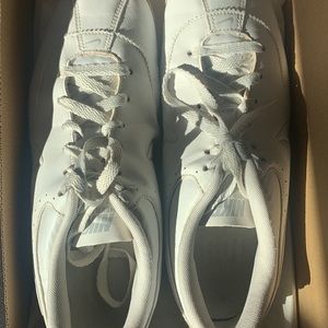 Nike Cheer Unite in White/White-Matte Silver